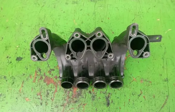Volkswagen Golf IV Intake manifold