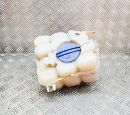 Volkswagen Touareg II Coolant expansion tank/reservoir 7P0121407