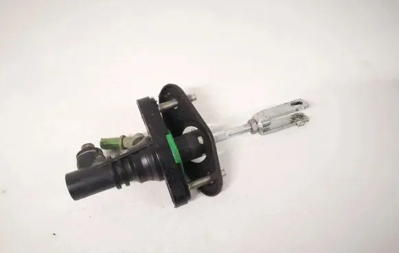 Toyota Avensis T270 Clutch master cylinder 3142002051a 31420-02051-a