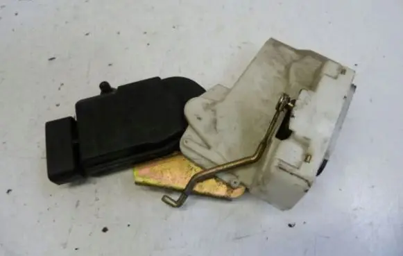Suzuki Ignis Rear door lock