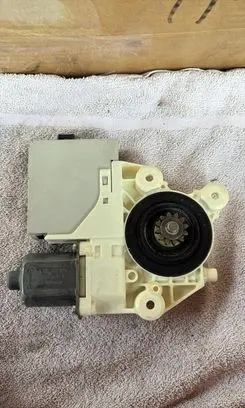Ford Focus Rear door window regulator motor 1776007