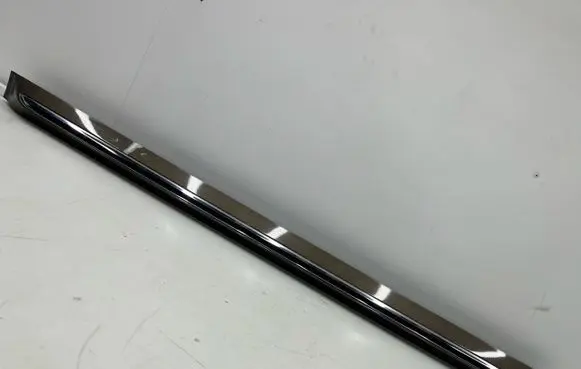 Volkswagen Beetle A5 Front door trim (molding) 5C5853969