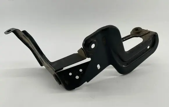 Audi A6 S6 C6 4F Intercooler pipe mounting bracket 4F0145814