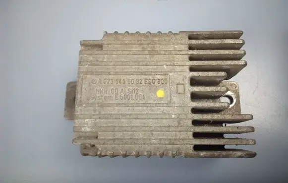 Mercedes-Benz A W168 Coolant fan relay A0235456832 E5001004