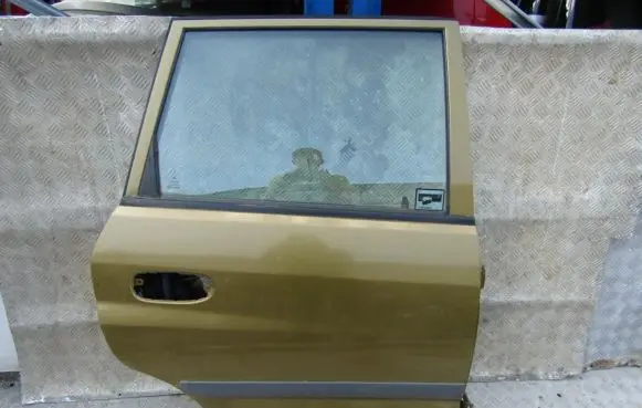 Mitsubishi Space Star Rear door yelow