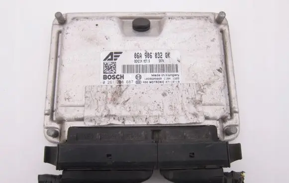 Volkswagen Sharan Engine control unit/module 06A906032QK 0261208687