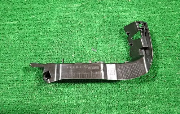 Audi A3 S3 8V Front bumper mounting bracket 8V5807183