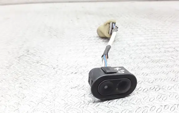 Opel Frontera A Electric window control switch 90318942