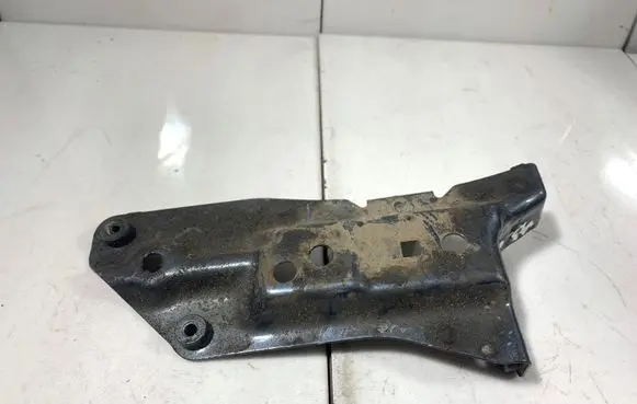Audi A3 S3 A3 Sportback 8P Fender mounting bracket 8P0821136