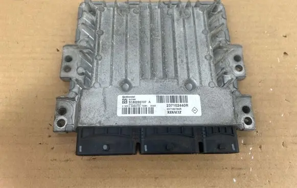 Dacia Duster Engine control unit/module 237102440R S180095107A 237100764R