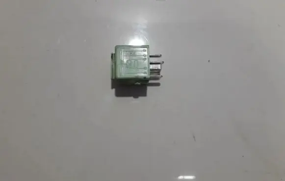 BMW 5 E39 Other relay 8373700 v23134-k59-x312