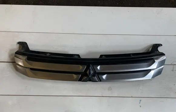 Mitsubishi Outlander Front bumper upper radiator grill 7450A959 7450A980