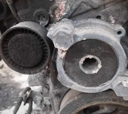 Lexus IS 220D-250-350 Generator/alternator belt tensioner