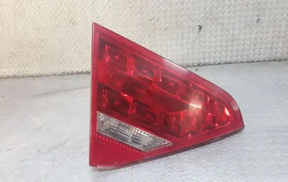 Audi A5 8T 8F Tailgate rear/tail lights 8T0945093A