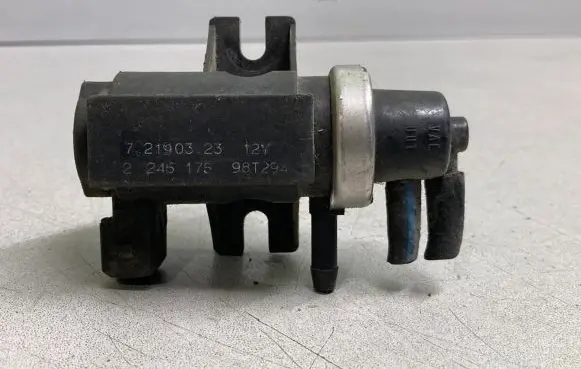BMW 5 E39 Turbo solenoid valve 72190323 2245175