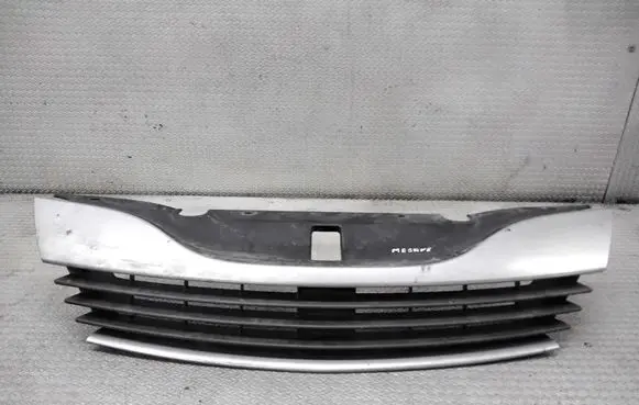 Renault Laguna II Front bumper upper radiator grill 8200012581