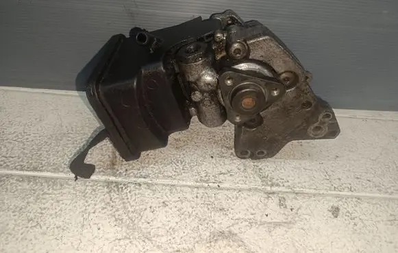 BMW 3 E46 Power steering pump 32422247556