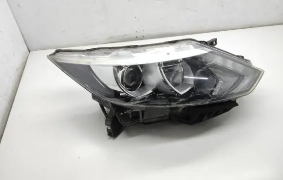 Nissan Qashqai Headlight/headlamp