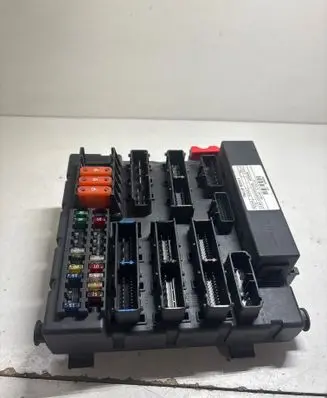 Opel Vectra C Fuse module 13170890 00231003 519049100