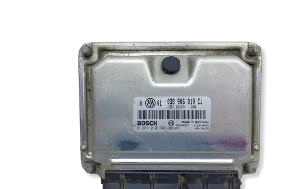 Volkswagen Golf IV Engine control unit/module 038906019CJKASACJ 038906019CJ 0281010302