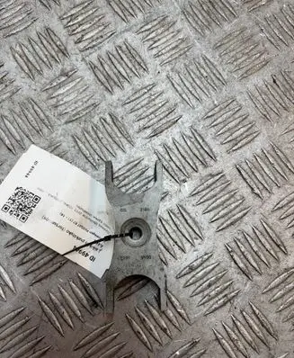 Volkswagen PASSAT B7 Fuel Injector clamp holder 