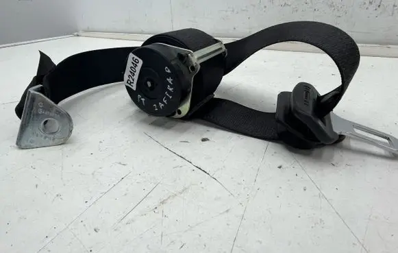 Opel Zafira B Rear seatbelt 13178674