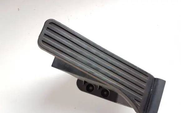 Mercedes-Benz E W212 Accelerator throttle pedal A2043000004