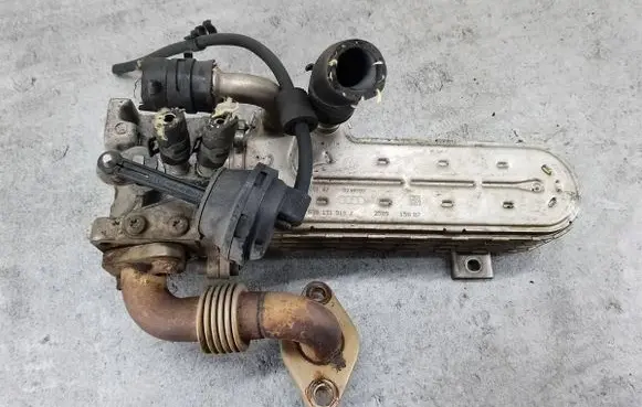 Volkswagen Golf V EGR valve 03G131513J