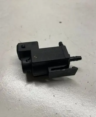 BMW 3 E90 E91 Vacuum valve 72234100 06T076 722341
