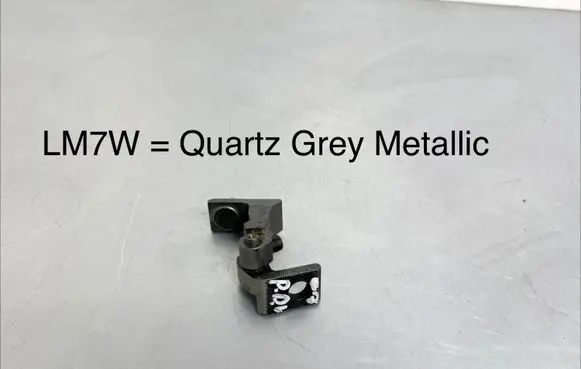Audi Q7 4M Front door upper hinge 4M0831404A