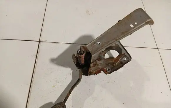 Toyota Avensis Verso Brake pedal 