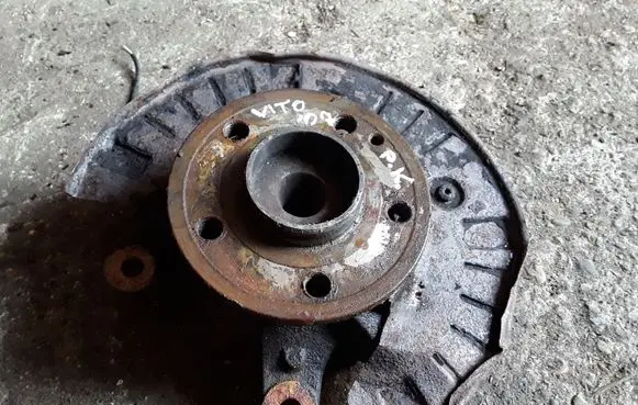 Mercedes-Benz Vito Viano W639 Front wheel hub NOCODE
