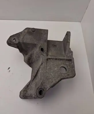 Volvo V70 Engine mounting bracket 6G926P096F