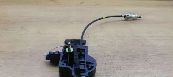 Fuel tank cap lock