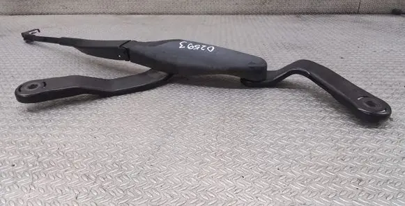 Mercedes-Benz E W211 Front wiper blade arm A2118200444