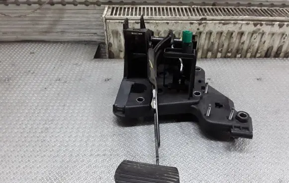 Peugeot 407 Brake pedal 9654751180