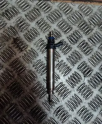 Mercedes-Benz C W205 Fuel injector 0261500805