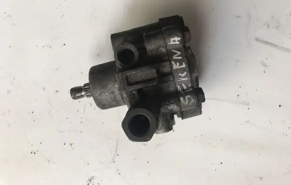 Nissan Serena Power steering pump