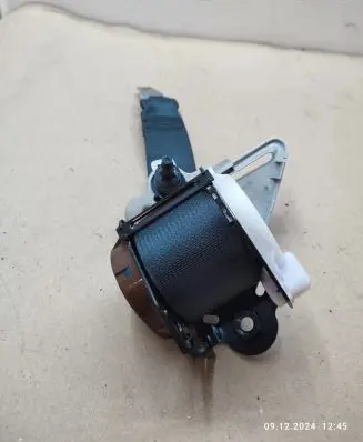 Nissan Qashqai+2 Third row seat belt 