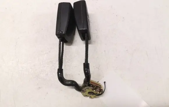 Seat Ibiza III (6L) Rear seatbelt buckle 6Q0857739B 031001