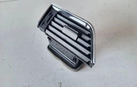 Skoda Octavia Mk3 (5E) Dashboard side air vent grill/cover trim 5E0819702C