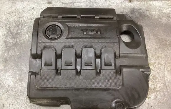 Skoda Superb B8 (3V) Engine cover (trim) 04L103925T