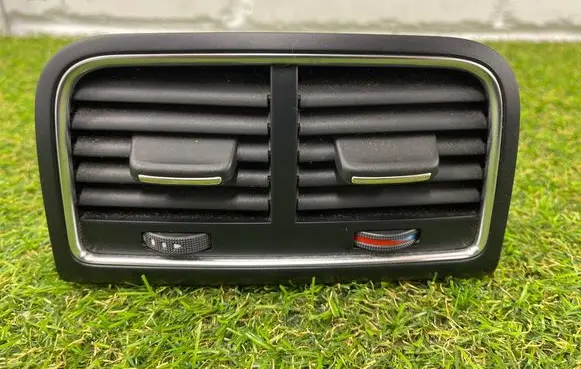 Audi A5 8T 8F Rear air vent grill 8K0819203