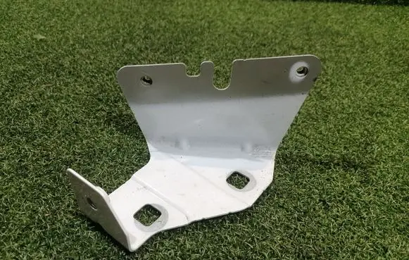 Opel Vivaro Fender mounting bracket 52045R