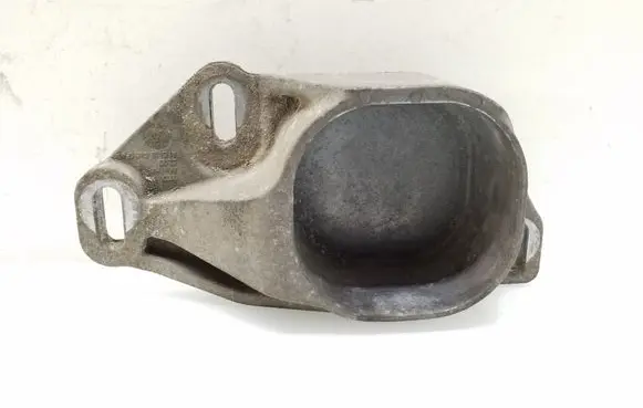 Seat Exeo (3R) Engine mounting bracket 8E0199335N