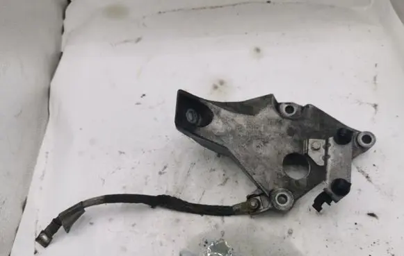 BMW 1 E81 E87 Engine mounting bracket 2211677504101 59280110