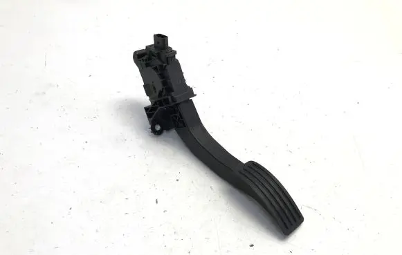 Volvo XC40 Accelerator throttle pedal 32212367