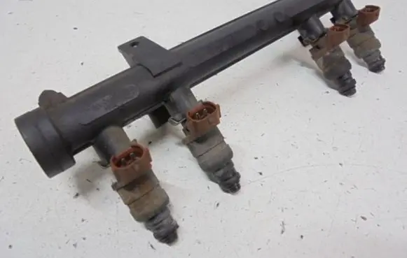 Skoda Fabia Mk1 (6Y) Fuel injector 047906031C