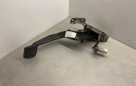 Mitsubishi Colt Brake pedal A4542900718 000451749 1240040000