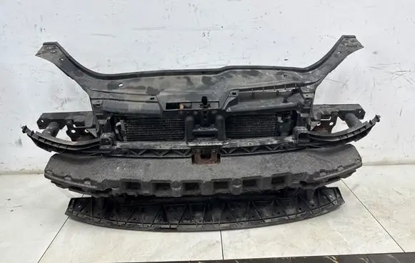 Volkswagen Jetta V Radiator support slam panel